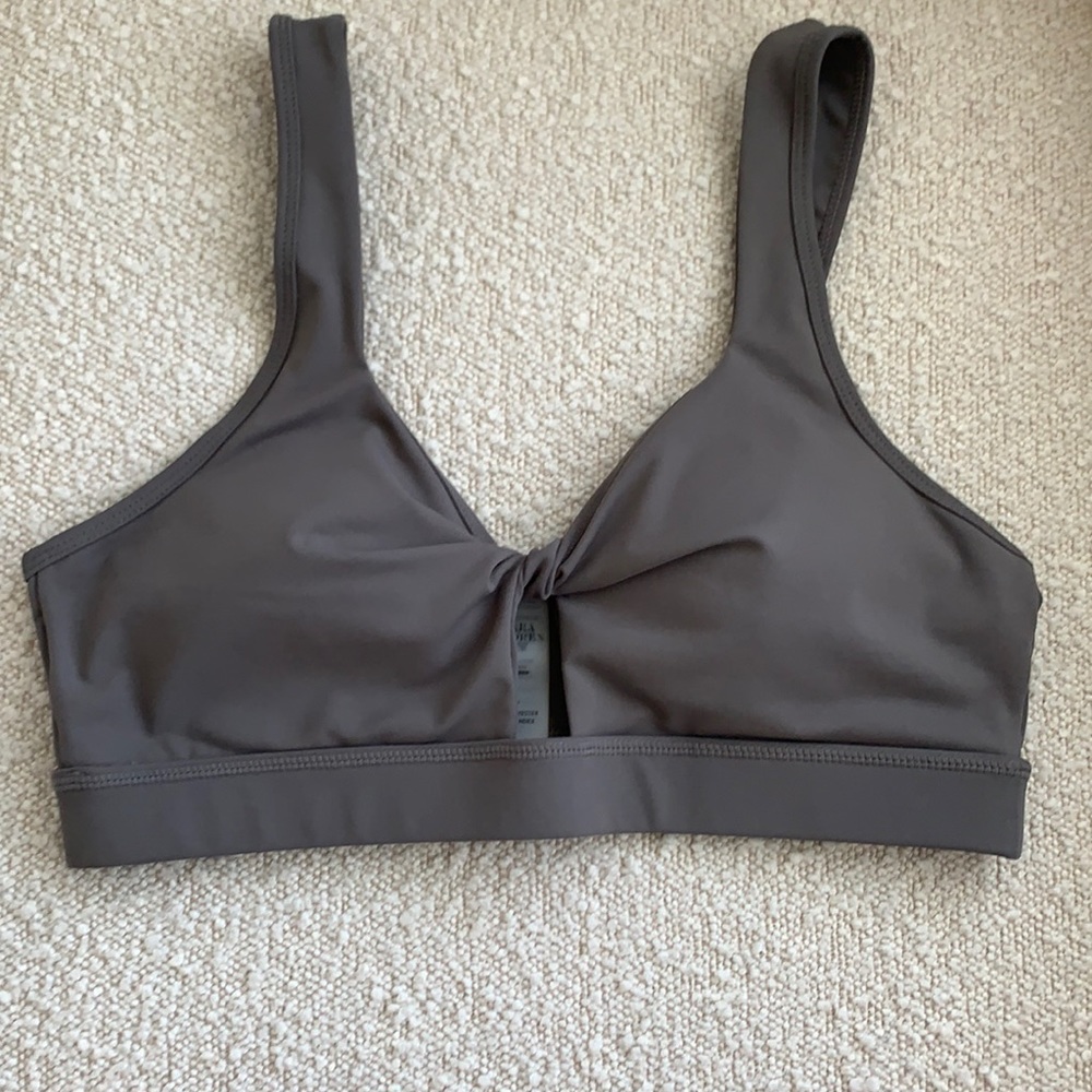 New without tags Womens Caraloren Shop sports bra. Size large. Color-dark grey